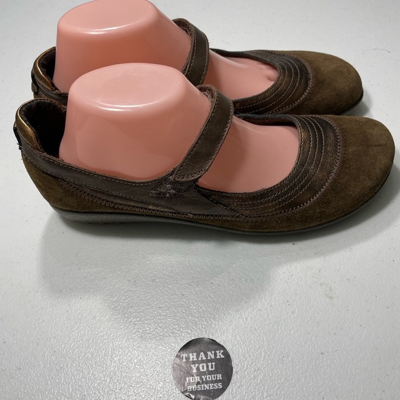 Naot Dark Brown Mary Jane Flats Size 41 SB-AL - Picture 3 of 8